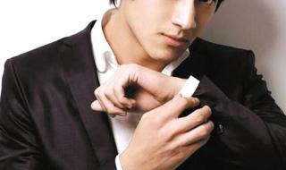 适合中学生表演的感恩的小品剧本！真心的~~~跪求 中学生小品剧本