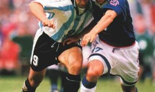 谁能提供1998年法国世界杯西班牙队的阵容和进球队员 1998年世界杯亚洲区十强赛